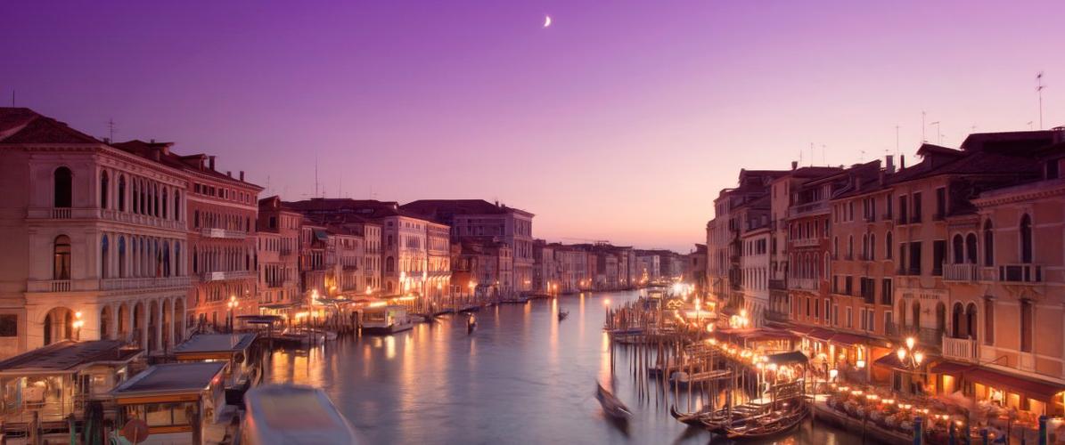 威尼斯日出拍照图片（威尼斯照片夜景）